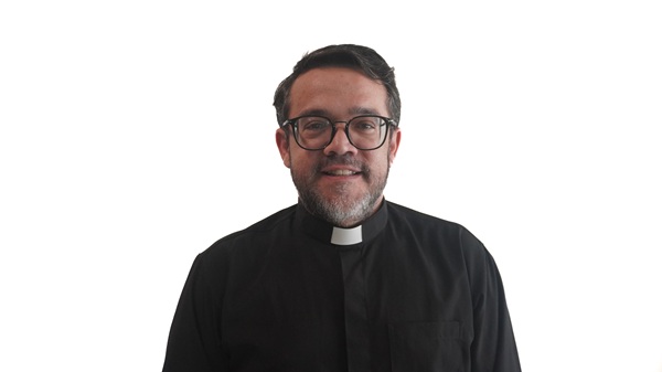 Prof. Ms. Pe. GILBERTO LOMBARDO JUNIOR - 	
Coordenador Pedagógico - Pároco